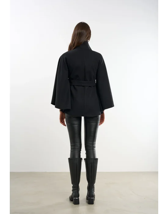 Kadın Siyah Kaşe Kumaş Düğmeli Kuşaklı Pelerin Panço