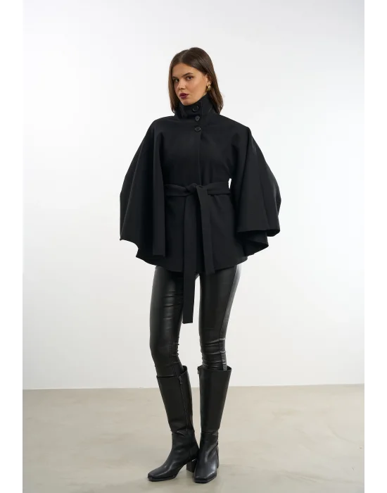 Kadın Siyah Kaşe Kumaş Düğmeli Kuşaklı Pelerin Panço