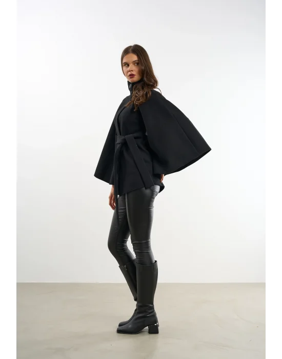 Kadın Siyah Kaşe Kumaş Düğmeli Kuşaklı Pelerin Panço