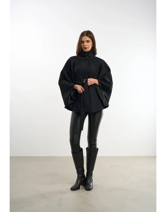 Kadın Siyah Kaşe Kumaş Düğmeli Kuşaklı Pelerin Panço