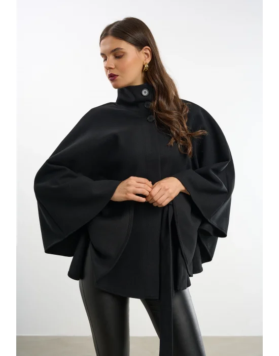 Kadın Siyah Kaşe Kumaş Düğmeli Kuşaklı Pelerin Panço