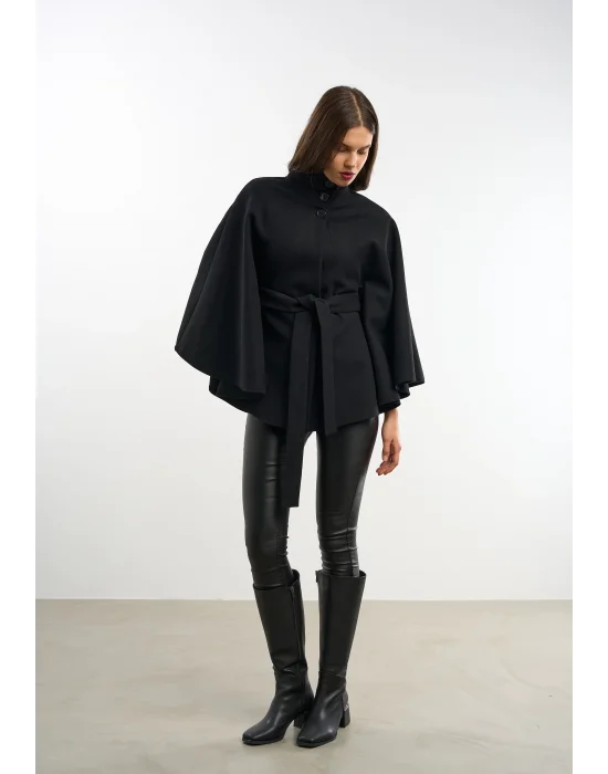 Kadın Siyah Kaşe Kumaş Düğmeli Kuşaklı Pelerin Panço