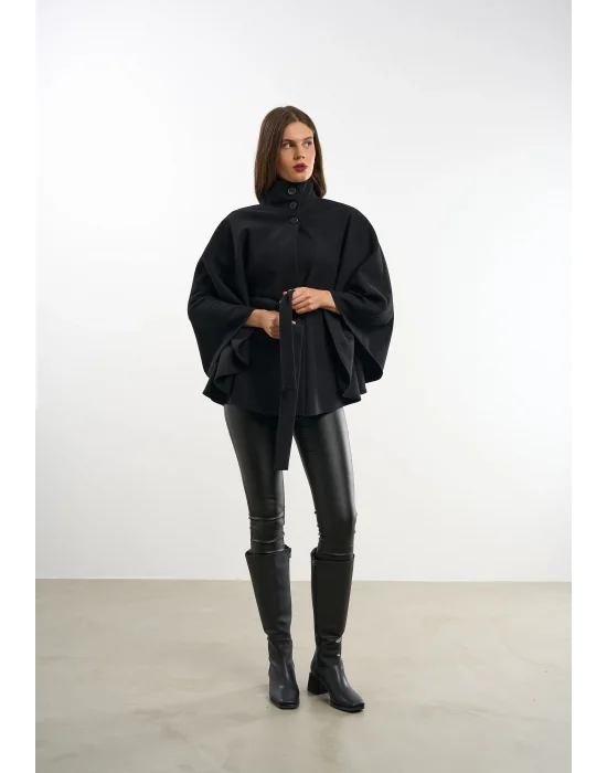 Kadın Siyah Kaşe Kumaş Düğmeli Kuşaklı Pelerin Panço