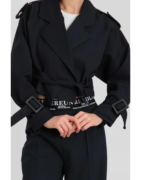 Kadın Kemerli Reglan Kısa Ceket