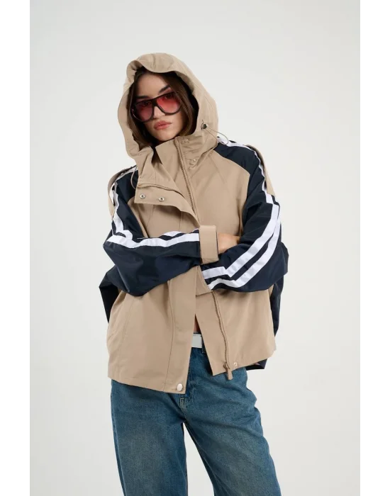 Kadın Şeritli Parka Yağmurluk