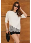 Kadın Dantel Detaylı Beyaz Asimetrik Tişört