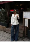 Kadın Sırtı Kuşgözü Bağlama Detaylı Beyaz Blazer Ceket