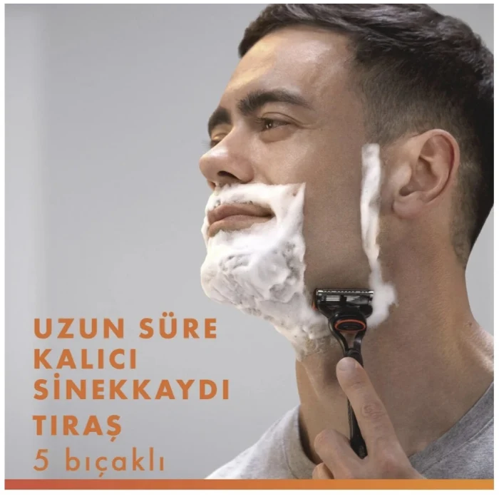Gillette UEFA Champions League Special Edition Fusion5 Erkek Tıraş Makinesi+ 4 Yedek Bıçak+ Nivea Deodorant +Tıraş Jeli 200ml