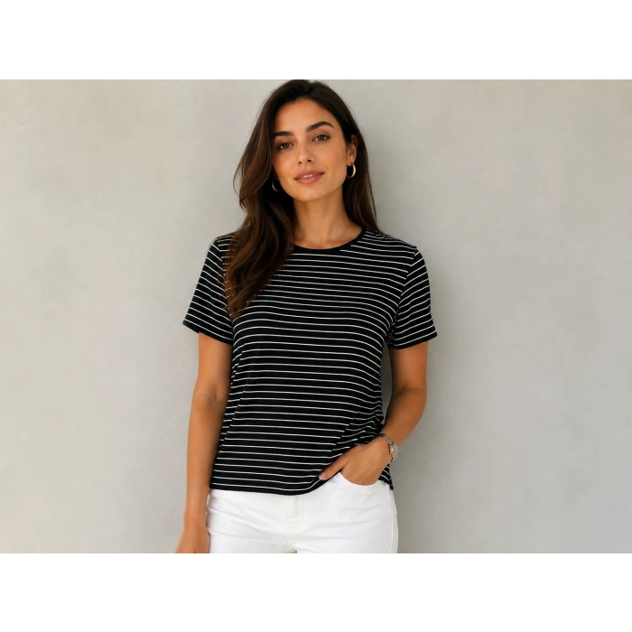 Kadın Siyah Beyaz Çizgili Bisiklet Yaka Basic T-Shirt