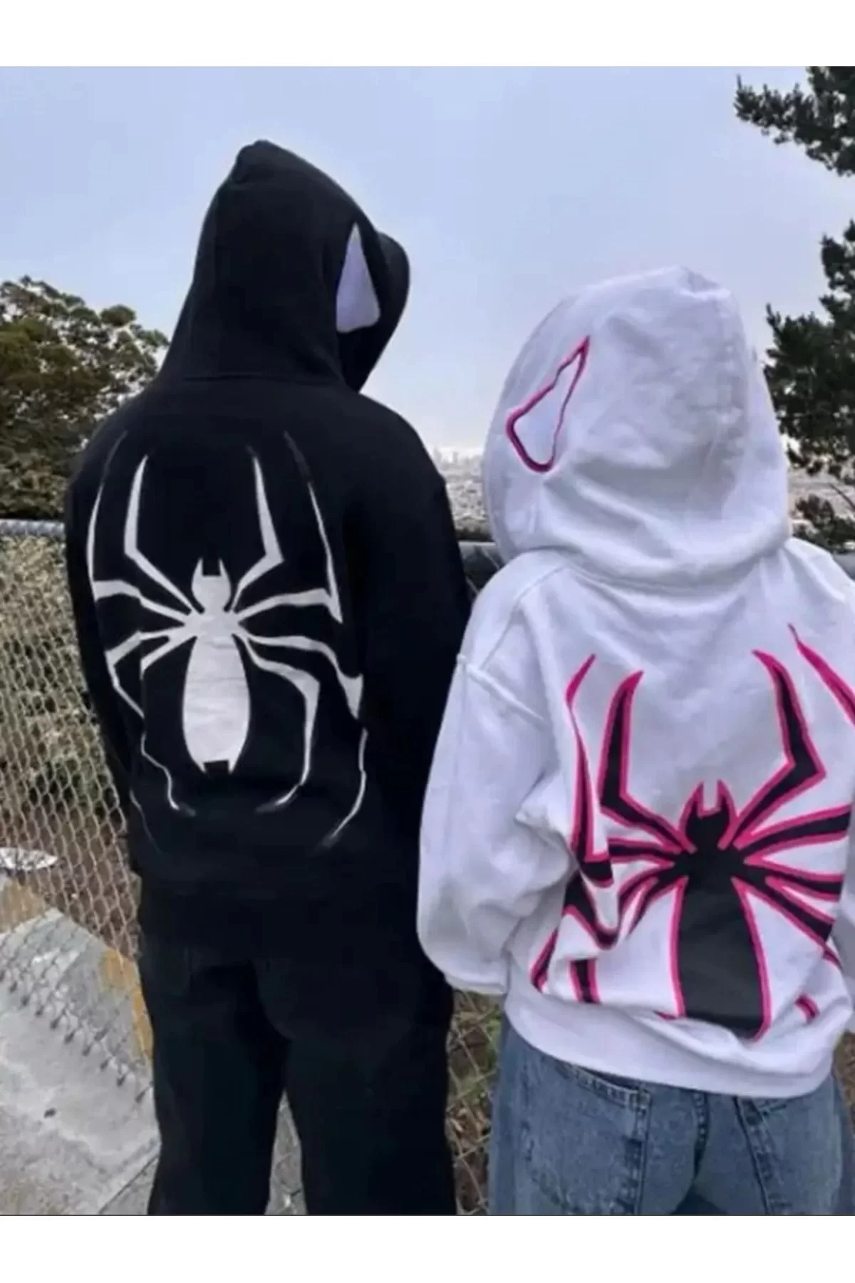Beyaz Kapüşonlu Sırt Baskılı Spiderman Maske Hırka