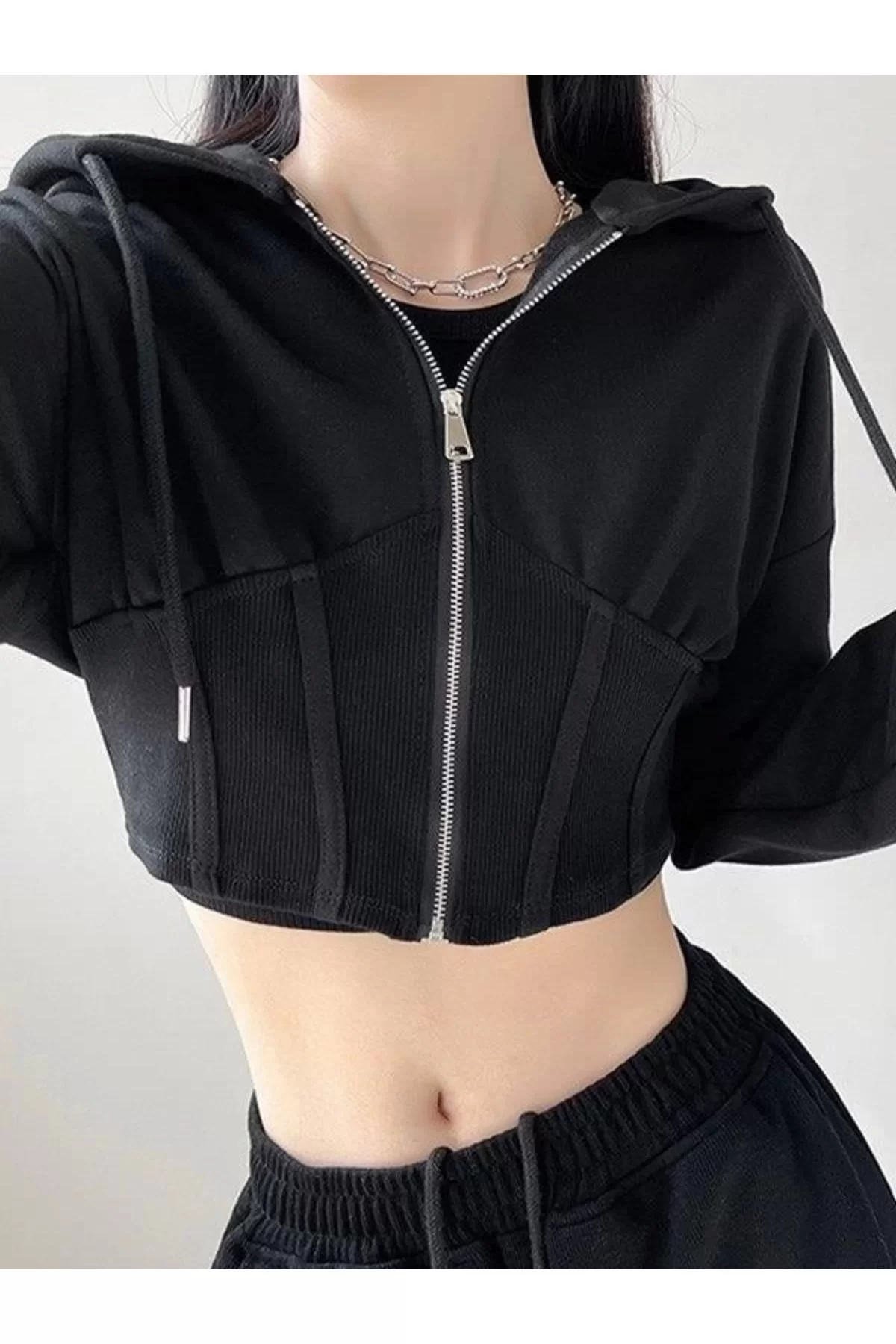 Siyah Korse Kesim Yeni Fermuarlı Crop Hırka