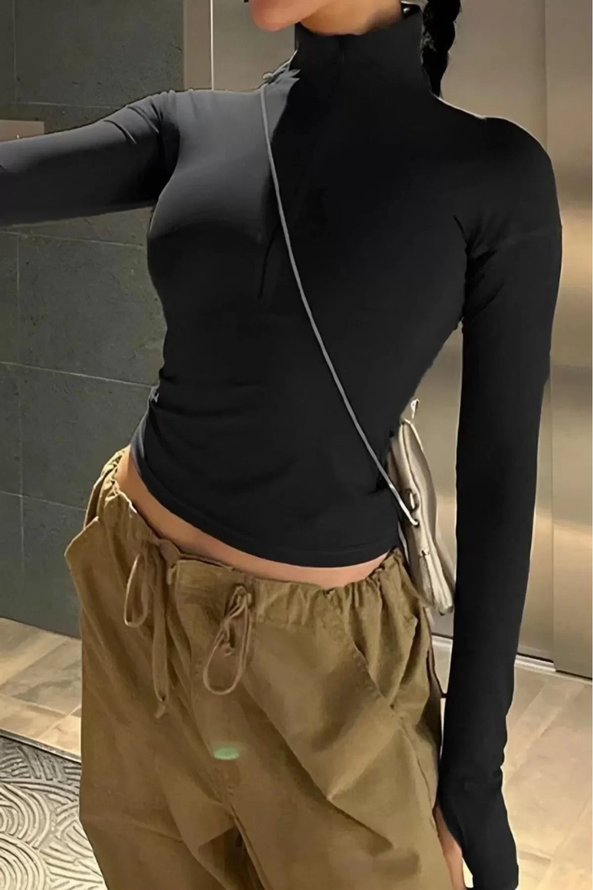 Siyah Yarım Fermuarlı Uzun Kollu Kadın Sandy Kumaş Bluz Body