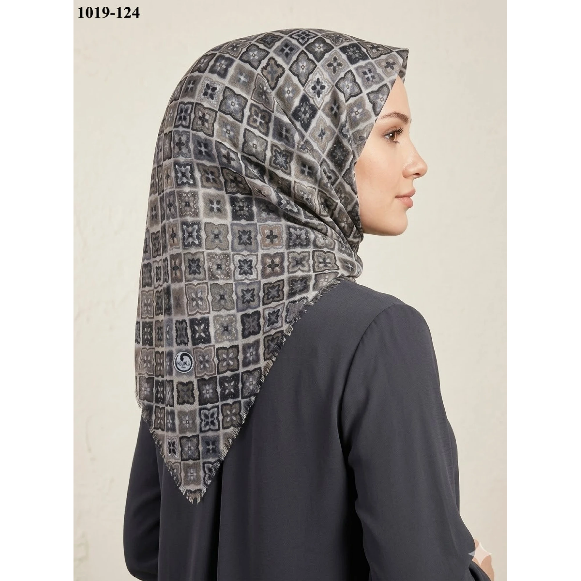 Huzurlu İpek Desenli Flamlı Pamuk Eşarp 1019-124