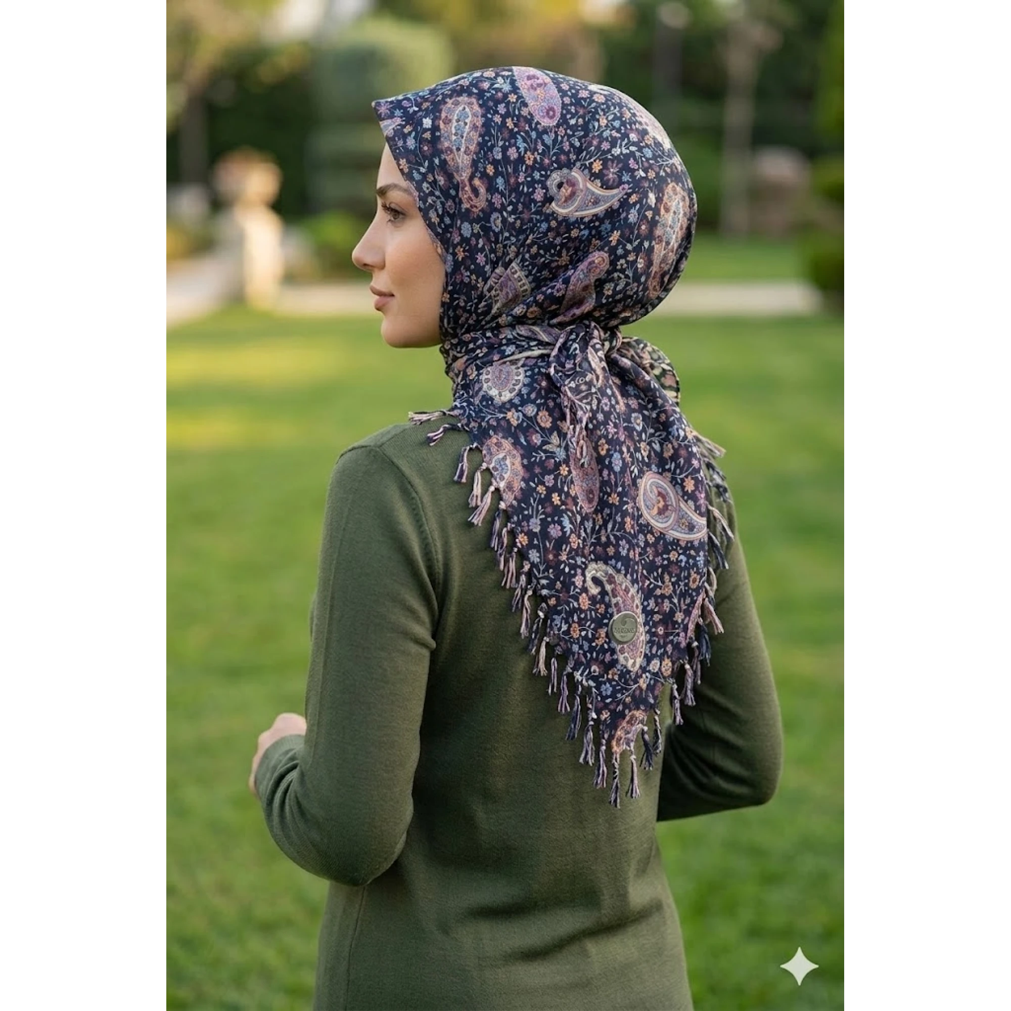 Huzurlu İpek Desenli Sökme Boncuklu Eşarp 1083-111