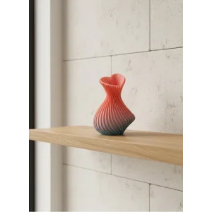 Kalp Tasarımlı Modern Dekor Vazo 15 cm Şık ve Estetik Görünüm