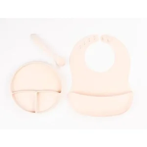 Krem Rengi 3’lü Silikon Yemek Seti – Önlük + Diş Kaşıyıcılı Kaşık + Vakumlu Tabak