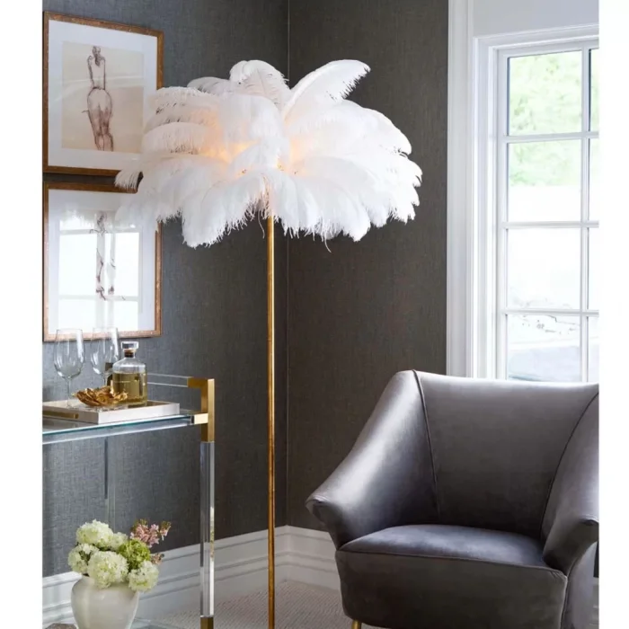 Beyaz Deve Kuşu Tüyü Lambader