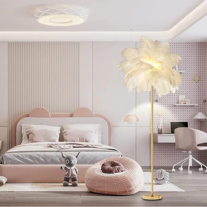 Beyaz Deve Kuşu Tüyü Lambader