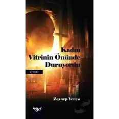 Kadın Vitrinin Önünde Duruyordu