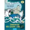 Sandalda Bir Çocuk ve Bir Ayı