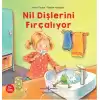 Nil Dişlerini Fırçalıyor