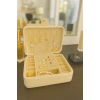 Deri Baklava Desenli Seyahat Takı Bijuteri Mücevher Kutusu Organizer Düzenleyici 16cm Krem İthal Ürün
