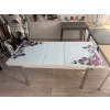 Yanlardan Açılır Büyüyen Kelebek Cam Mutfak Masası 80cm x 130cm Lila Gül