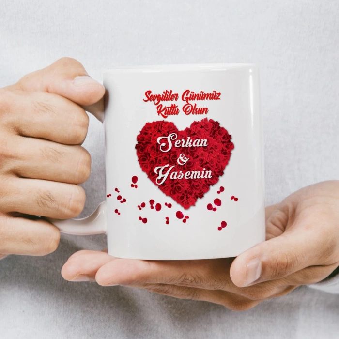 Bir Gün Beni Terkedersen... yazılı, karikatürize edilmiş çift ve manzara temalı kupa