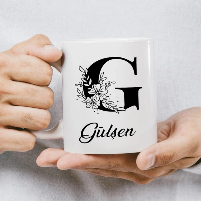 G Siyah Beyaz Çiçekli İsme Özel Kupa