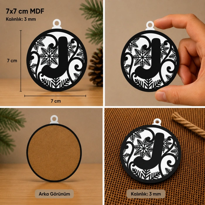 J Harf Yılbaşı Süsü – MDF Çam Ağacı Desenli Asılabilir Dekor (7x7 cm)