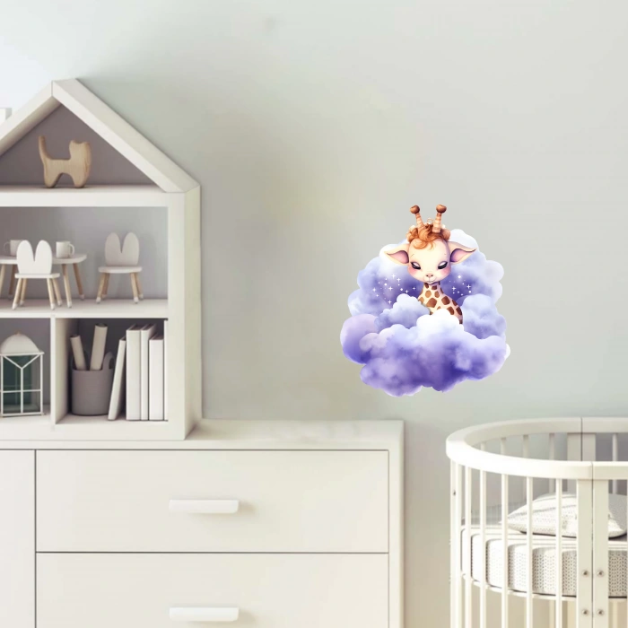 Mor Bulutlar Arasından Bakan Sevimli Zürafa Duvar Çıkartması