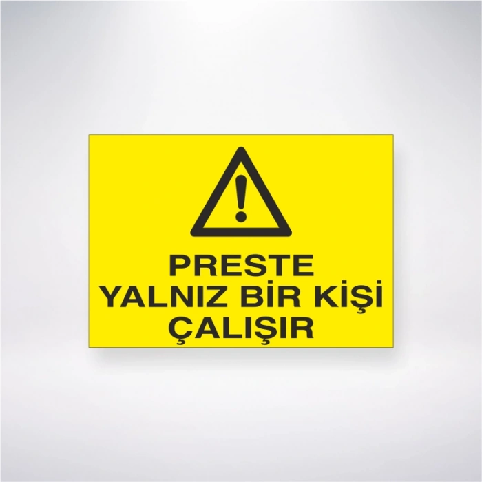 Preste Yalnız Bir Kişi Çalışır Sticker 20X28 Cm