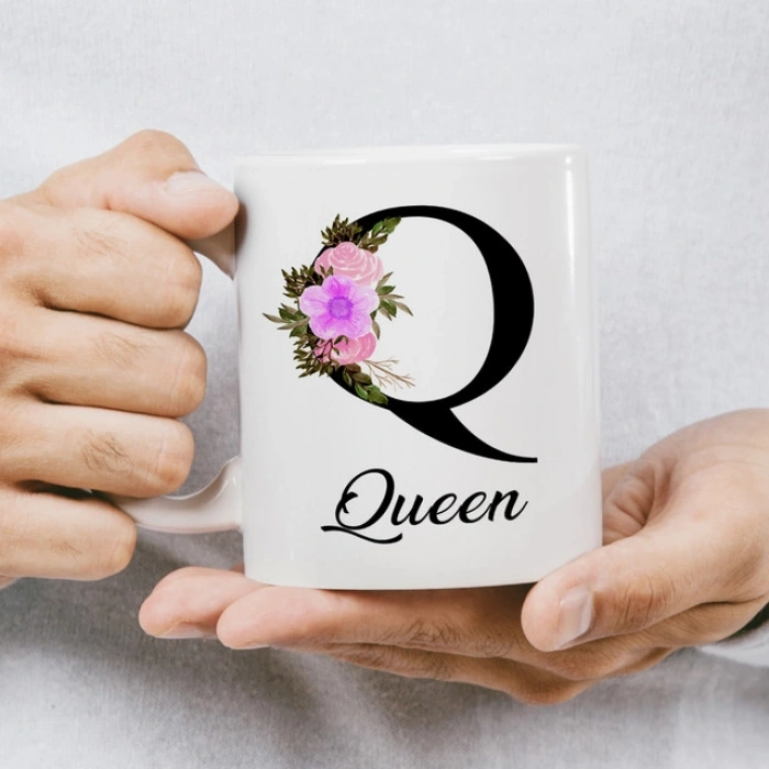 Q Harfi Çiçekli İsme Özel Kupa