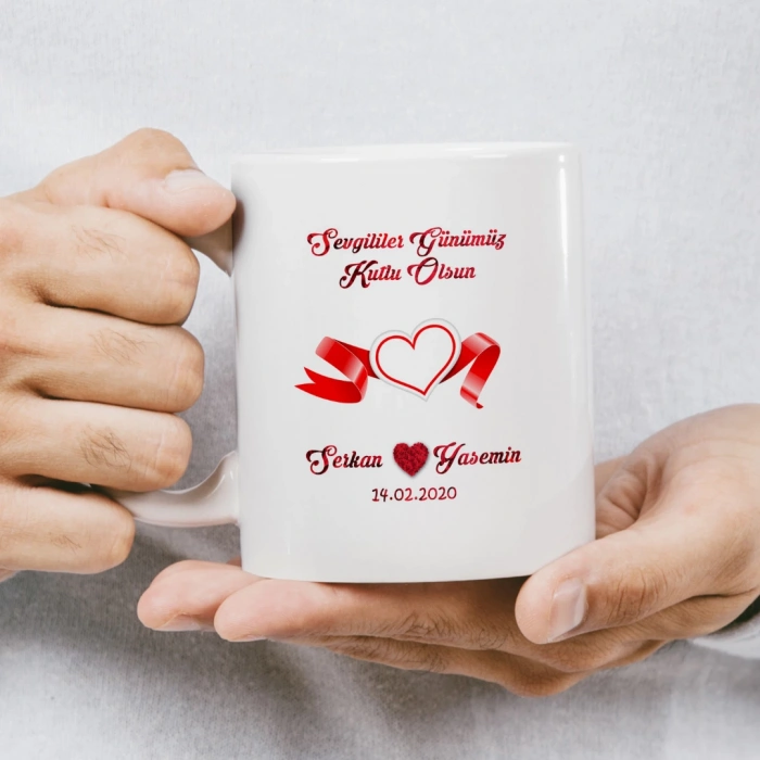 Sevgililer Günümüz Kutlu Olsun Çiçek Veren Çizgi Çift Kupası