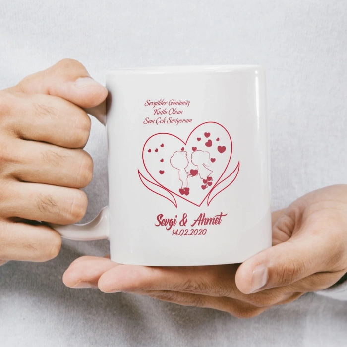 Sevgililer Günümüz Kutlu Olsun Yürüyen Çift ve Kalpler Kupası (