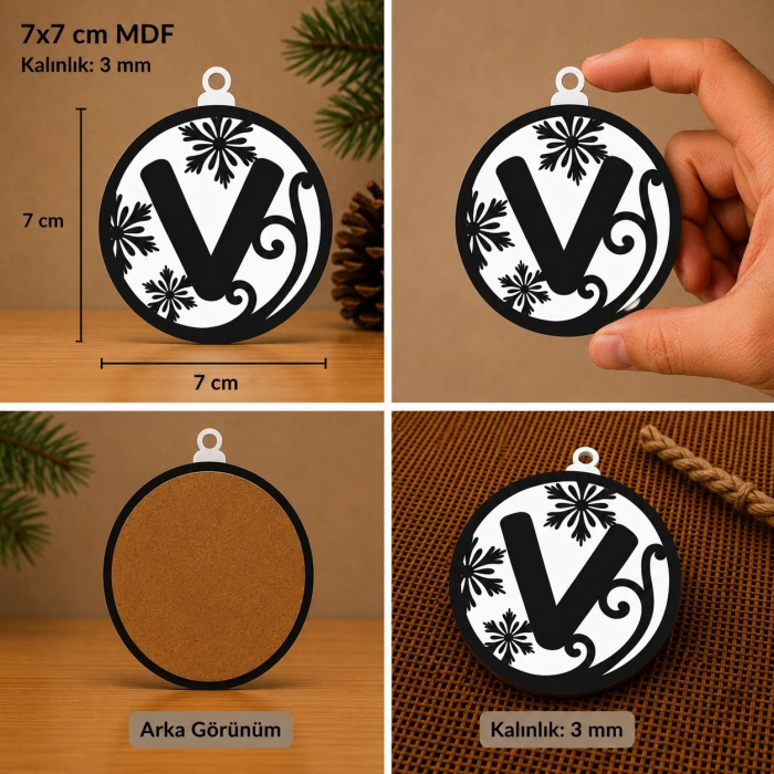 V Harf Yılbaşı Süsü – MDF Çam Ağacı Desenli Asılabilir Dekor (7x7 cm)