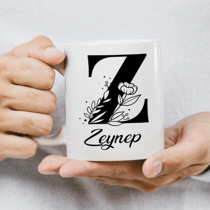 Z Siyah Beyaz Çiçekli İsme Özel Kupa