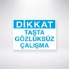 Dikkat Taşta Gözlüksüz Çalışma Sticker 20X28 Cm
