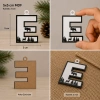 E Harf Yılbaşı Süsü – MDF Çam Ağacı Desenli Asılabilir Dekor (5x5 cm)
