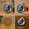 J Harf Yılbaşı Süsü – MDF Çam Ağacı Desenli Asılabilir Dekor (7x7 cm)