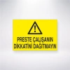 Preste Çalışanın Dikkatini Dağıtmayın Sticker 20X28 Cm