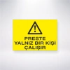 Preste Yalnız Bir Kişi Çalışır Sticker 20X28 Cm