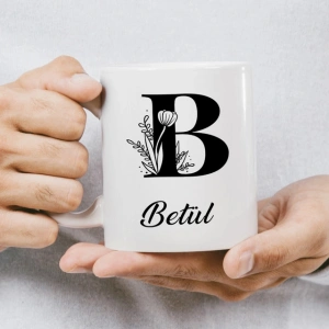 B Siyah Beyaz Çiçekli İsme Özel Kupa