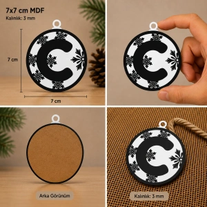 C Harf Yılbaşı Süsü – MDF Çam Ağacı Desenli Asılabilir Dekor (7x7 cm)