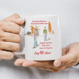 Çeşitli boyutlarda kalplerin bulunduğu, isim ve tarih yazılı kupa baskısı.