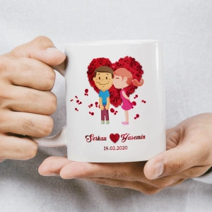 Kalpli figürlerle süslenmiş, isim ve tarih içeren kupa baskısı.