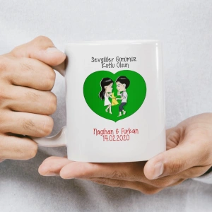 Karikatür çift ve Benim meleğim... yazılı, isim ve tarih içeren kupa baskısı.