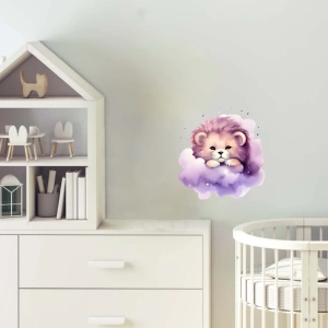 Mor Bulut Üzerinde Duran Mor Yeleli Sevimli Aslan Yavrusu Duvar Çıkartması