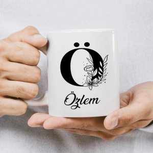 Ö Siyah Beyaz Çiçekli İsme Özel Kupa