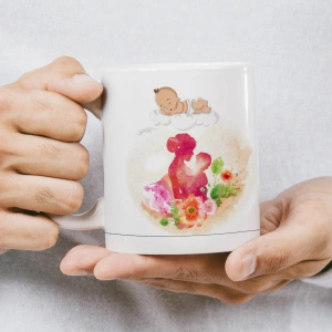 Anneler Günü Kupası - Bebek Bulut Üzerinde Anne Bebek Silüeti ve Çiçekler